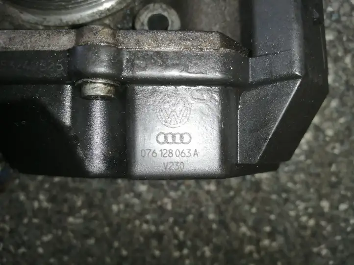 Volkswagen Touareg I (2002 - 2010) 076128063A Дроссельная заслонка — фото 4