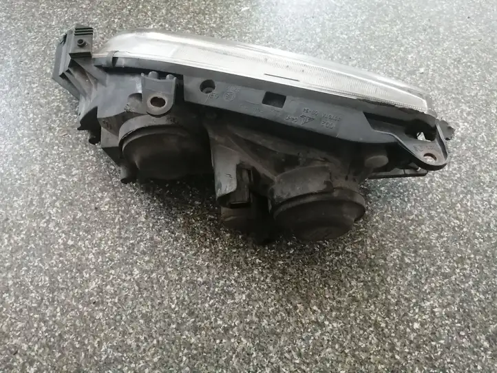 Toyota Avensis T220 (2000 - 2003) 54534380 Передняя фара — фото 1