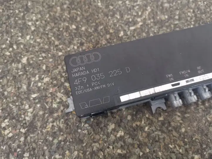 Audi A6 S6 C6 4F (2004 - 2008) 4F9035225D Усилитель антенны — фото 2