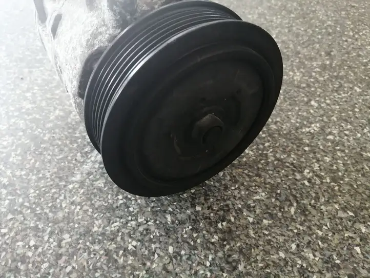 Volkswagen Cross Polo (2003 - 2009) 6Q0820803J Компрессор (насос) кондиционера воздуха — фото 2