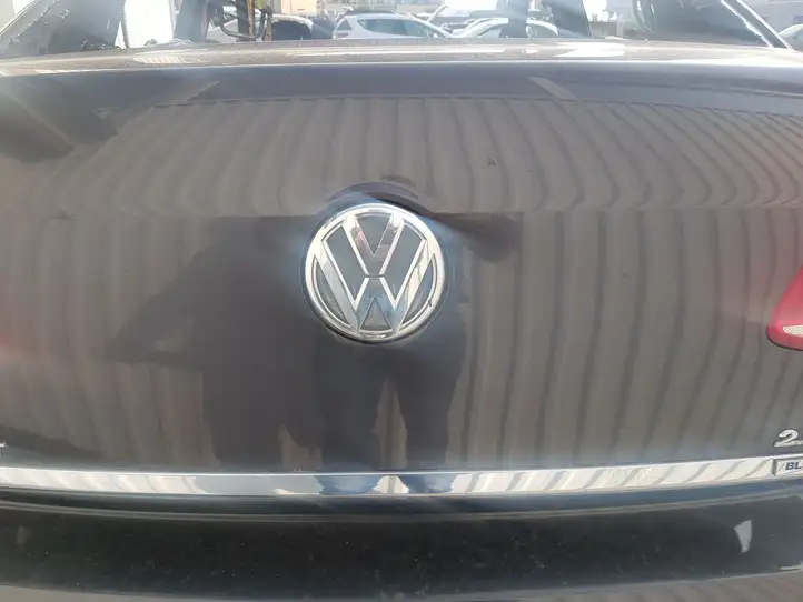 Volkswagen PASSAT B7 (2011 - 2014) Крышка багажника — фото 2