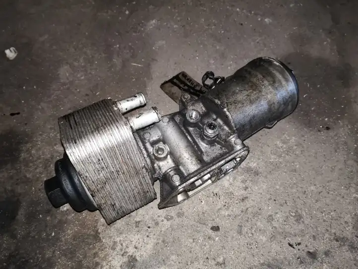Volkswagen PASSAT B6 (2005 - 2010) 045115389G Кронштейн масляного фильтра — фото 2