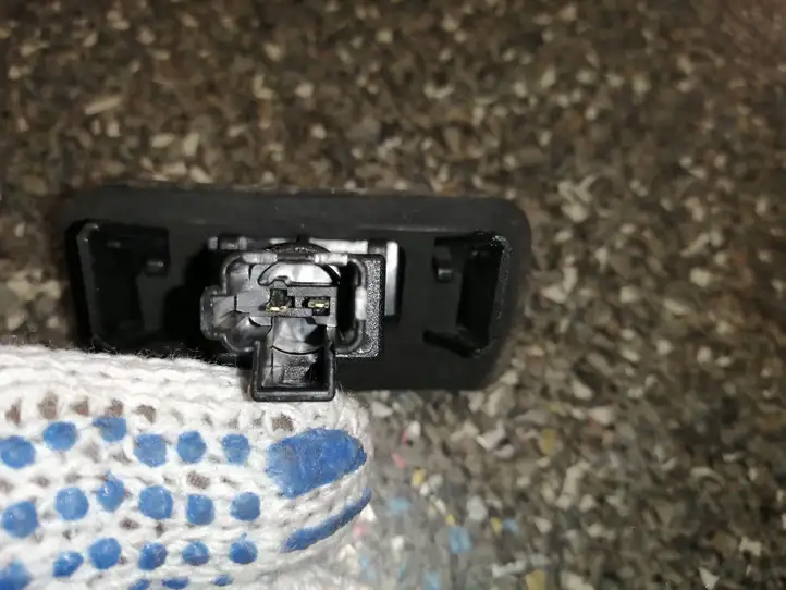 Toyota Yaris (2012 - 2014) Подсветка номера — фото 2