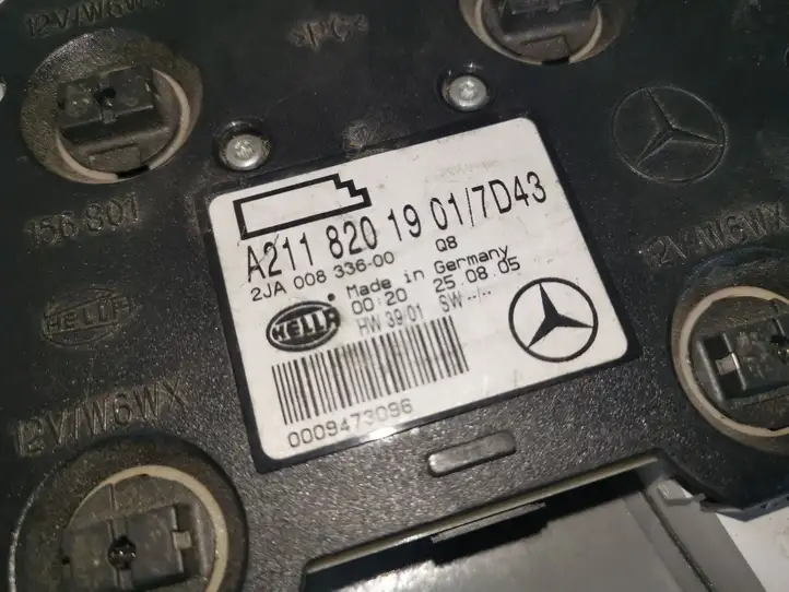 Mercedes-Benz E W211 (2002 - 2009) A2118201901 Задняя подсветка — фото 2