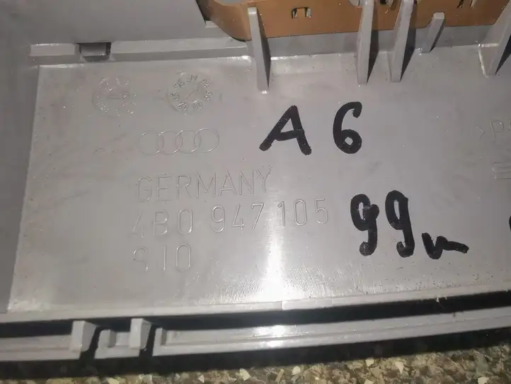 Audi A6 S6 C5 4B (1997 - 2001) 4B0947105 Передняя подсветка — фото 3