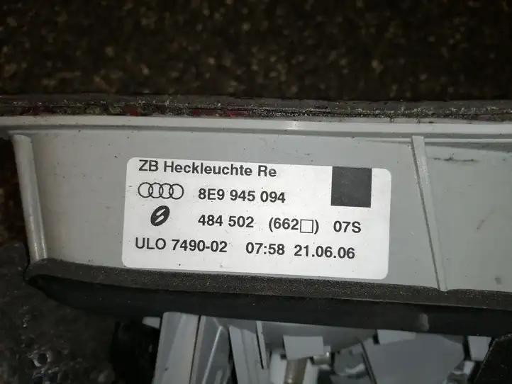 Audi A4 S4 B7 8E 8H (2004 - 2009) 8E9945094 Задний фонарь в крышке багажника — фото 2