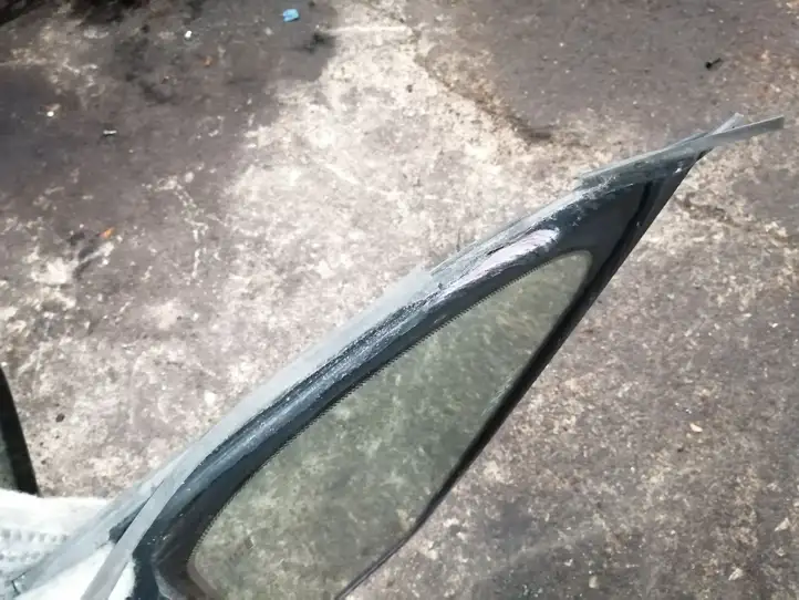 Renault Clio III (2005 - 2012) Заднее боковое стекло — фото 2
