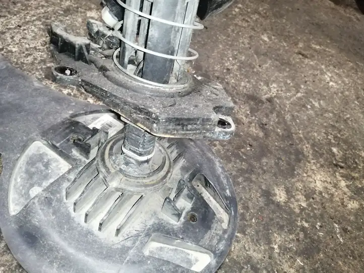Renault Clio III (2005 - 2012) 8200367262C Кронштейн запасного колеса — фото 4