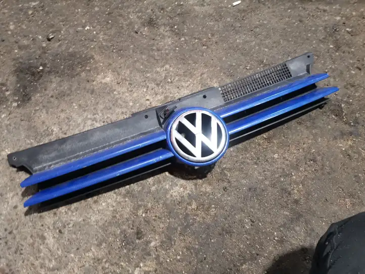 Volkswagen Golf IV (1998 - 2005) 1J0853655G Верхняя решетка радиатора — фото 1