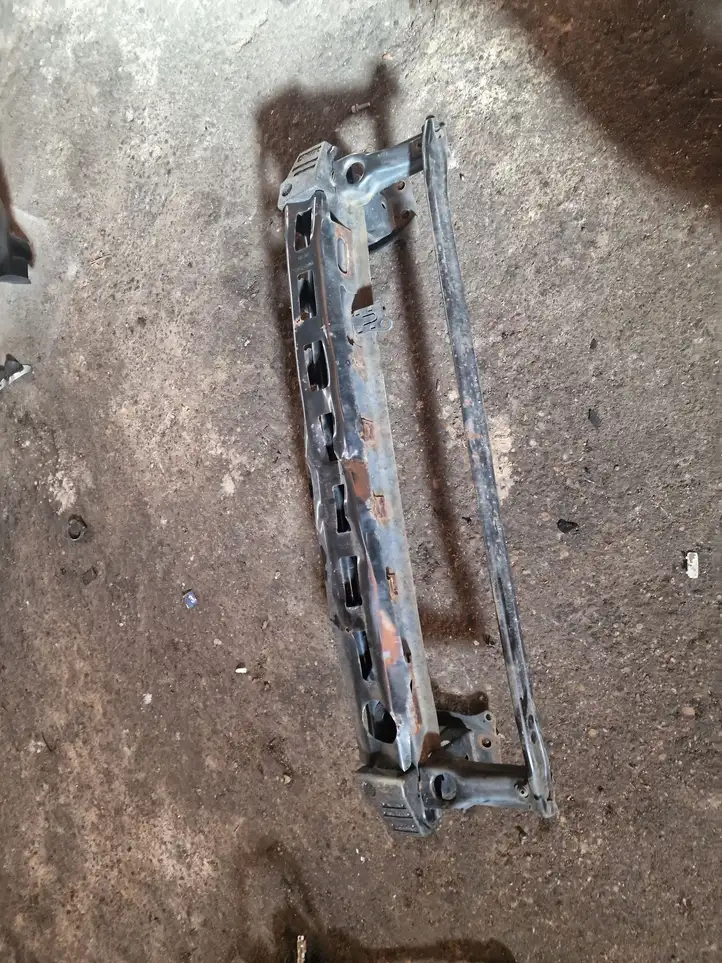 Volkswagen Golf VI (2009 - 2013) Передняя балка бампера — фото 1