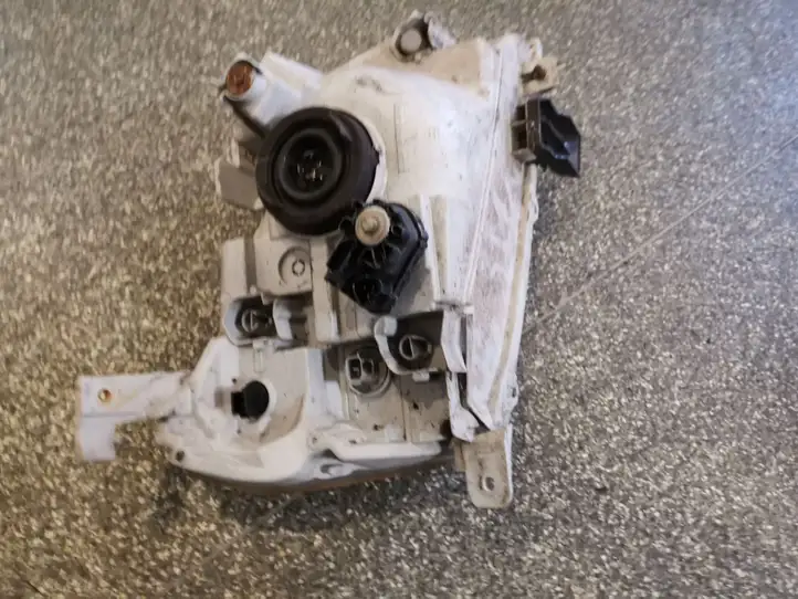 Suzuki Grand Vitara II (2005 - 2008) Передняя фара — фото 3