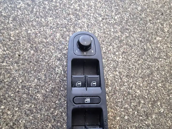 Volkswagen Golf VI (2009 - 2013) Кнопка стеклоподъемников — фото 2