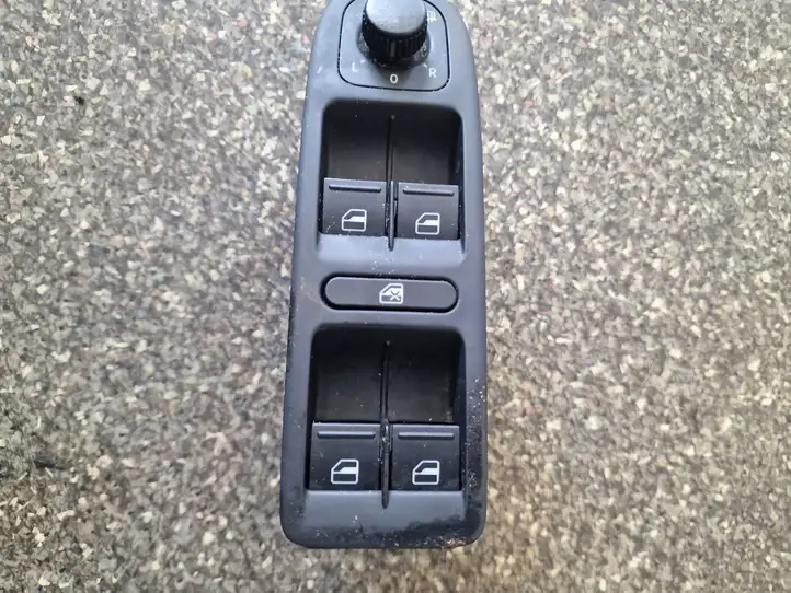 Volkswagen Golf VI (2009 - 2013) Кнопка стеклоподъемников — фото 3