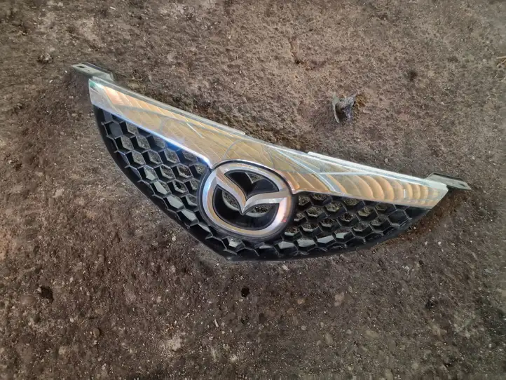 Mazda 3 I (2003 - 2006) Верхняя решетка радиатора — фото 1