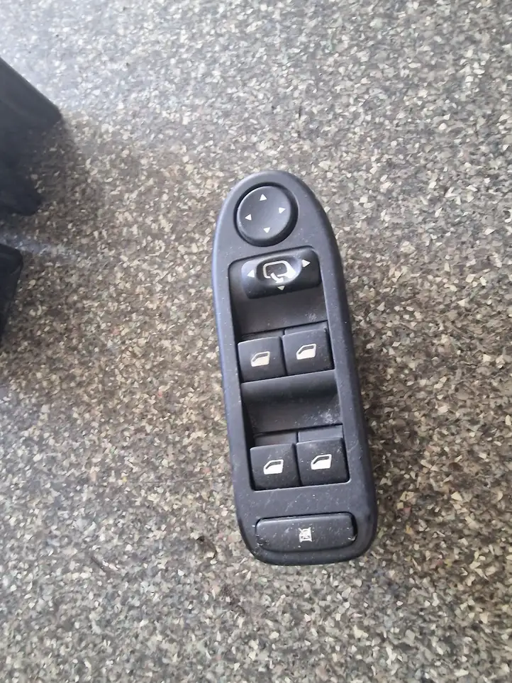 Citroen C5 (2004 - 2008) Кнопка стеклоподъемников — фото 3