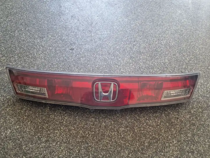 Honda Civic (2006 - 2011) Задний фонарь в крышке багажника — фото 1