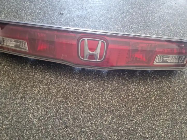 Honda Civic (2006 - 2011) Задний фонарь в крышке багажника — фото 2