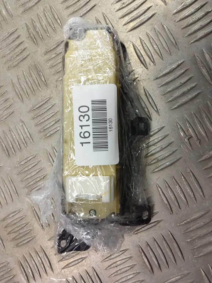 Lexus GS 300 350 430 450h (2004 - 2007) 8404030120 Блок кнопок стеклоподъемников — фото 2
