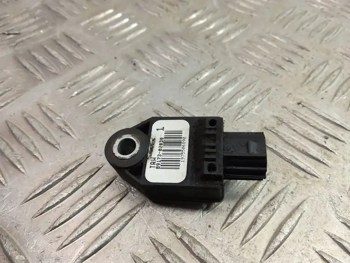 Toyota Corolla E120 E130 (2004 - 2007) 89173-02030 Датчик удара SRS — фото 7