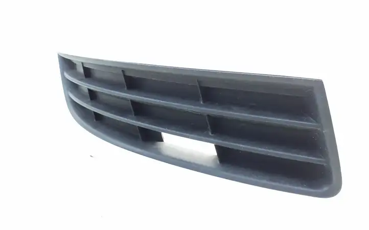 Volkswagen PASSAT B6 (2005 - 2010) 3C0853666 Нижняя решетка переднего бампера — фото 1