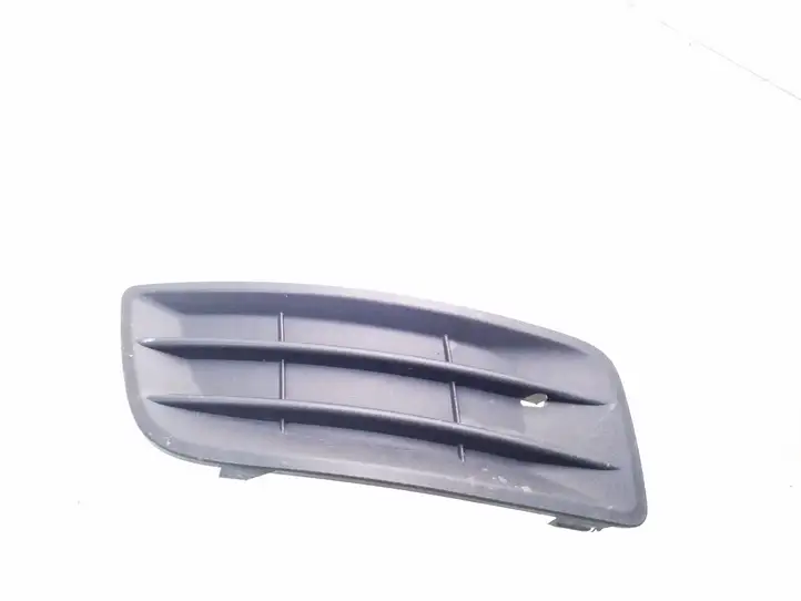 Volvo V50 (2008 - 2012) 30779103 Нижняя решетка переднего бампера — фото 1