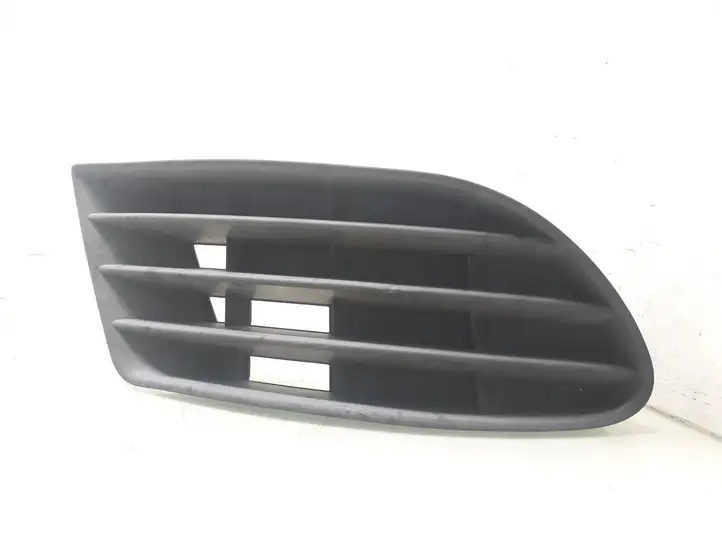 Volkswagen Golf Plus (2004 - 2008) 5M0853665 Нижняя решетка переднего бампера — фото 1