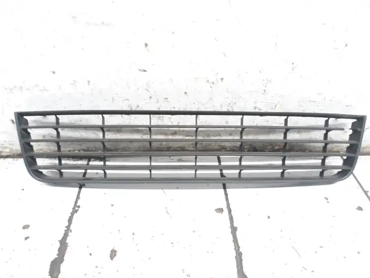 Volkswagen Golf V (2003 - 2009) 1K0853677 Нижняя решетка переднего бампера — фото 1
