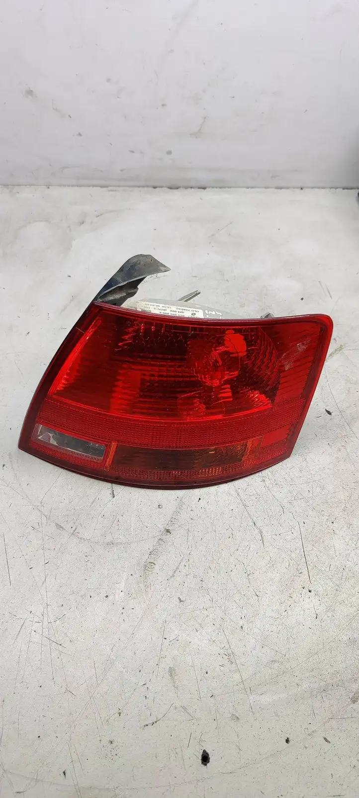 Audi A4 S4 B7 8E 8H (2004 - 2009) 8E9945096E Задний фонарь в кузове — фото 1