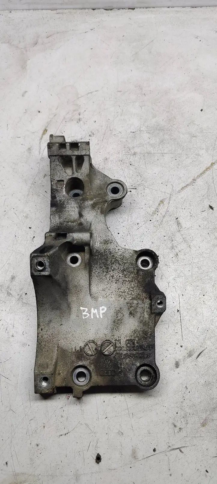 Volkswagen PASSAT B6 (2005 - 2010) 038903143AF Кронштейн генератора — фото 1