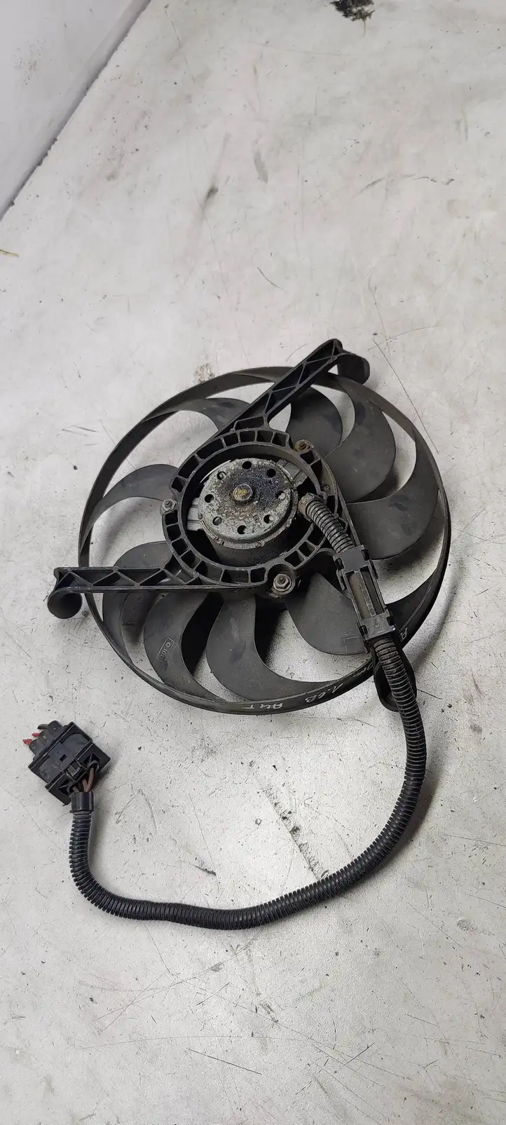 Volkswagen Golf IV (1998 - 2005)  1j0121206D Электрический вентилятор радиаторов