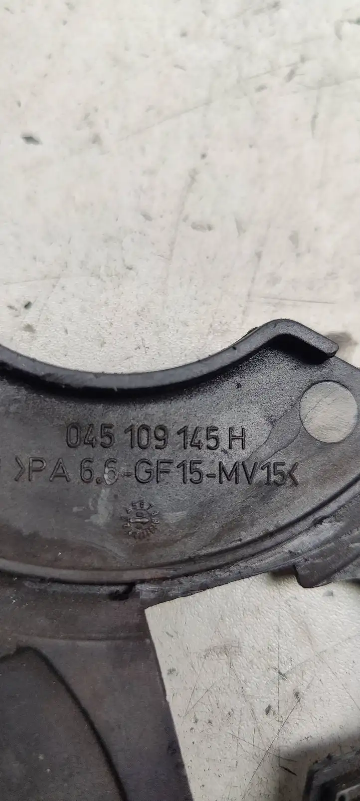 Volkswagen PASSAT B5.5 (2001 - 2005) 045109145H Защита ремня ГРМ — фото 3