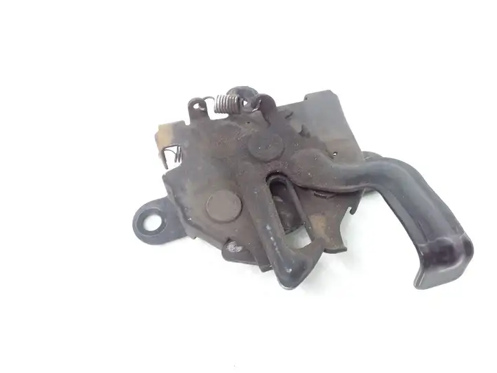 Toyota Yaris (2005 - 2009)   Замок капота