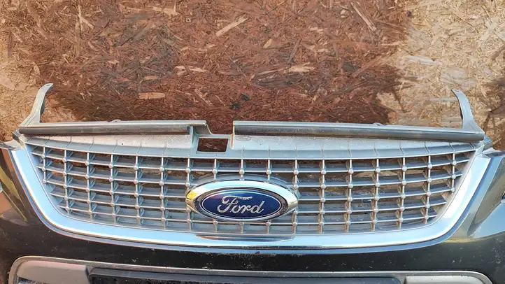 Ford Mondeo MK IV (2007 - 2014) 7S718200D Передняя решетка — фото 1