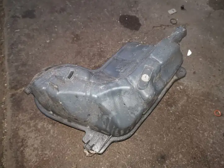 Audi A4 S4 B6 8E 8H (2000 - 2006) 8E0121403 Расширительный бачок — фото 2