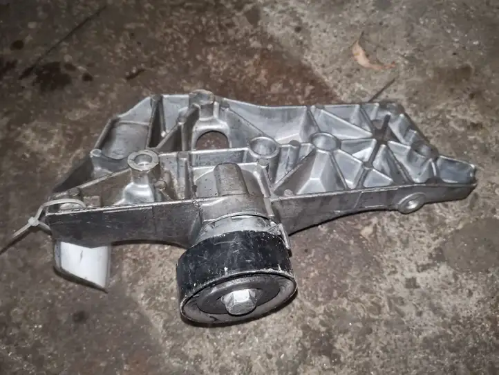 Volkswagen Polo (2001 - 2005) 036145169G Кронштейн генератора — фото 2