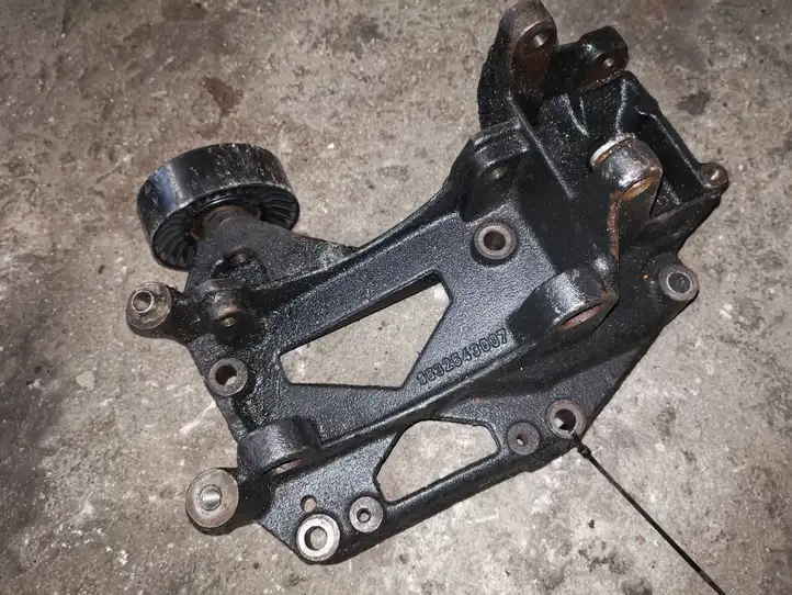 Citroen Xsara Picasso (1999 - 2012) 9632543007 Кронштейн генератора — фото 1