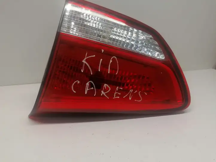 Kia Carens II (2006 - 2012) Задний фонарь в крышке багажника — фото 1