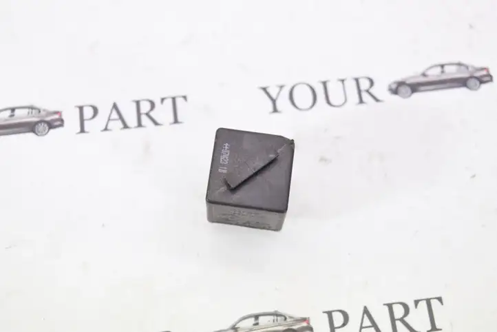BMW 3 E90 E91 (2005 - 2012) 6901469 Другое реле — фото 2