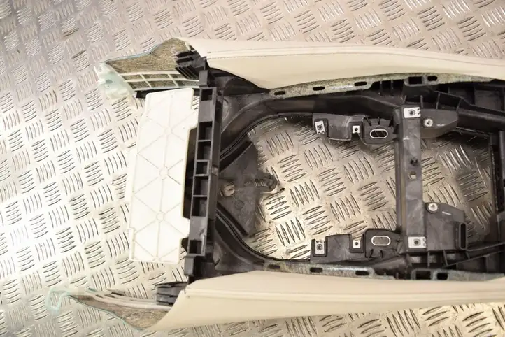 BMW 5 G30 G31 (2016 - ) Центральная консоль — фото 12