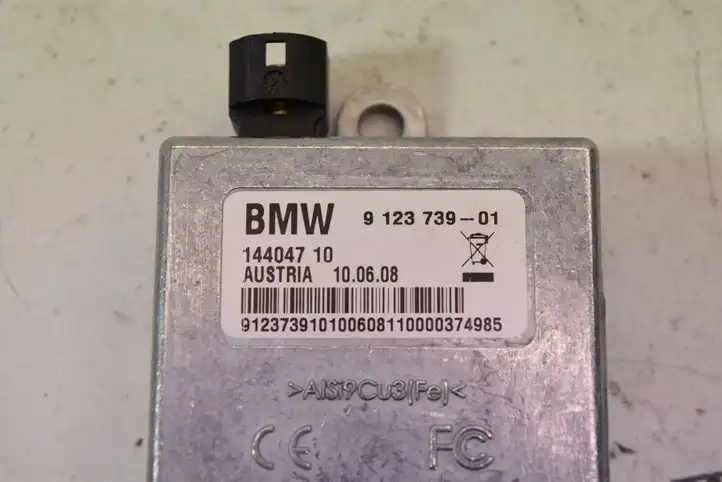 BMW 3 E90 E91 (2005 - 2012) 9123739 Усилитель антенны — фото 8