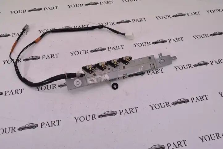 Lexus GS 300 350 430 450h (2004 - 2007) 8630030A70 Усилитель антенны — фото 4