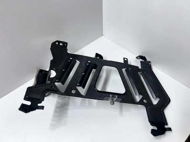 BMW 3 F30 F35 F31 (2012 - 2018) 23310110 Кронштейн усилителя звука — фото 1