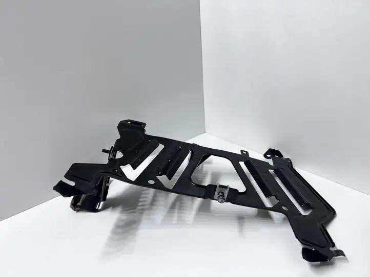BMW 3 F30 F35 F31 (2012 - 2018) 23310110 Кронштейн усилителя звука — фото 2