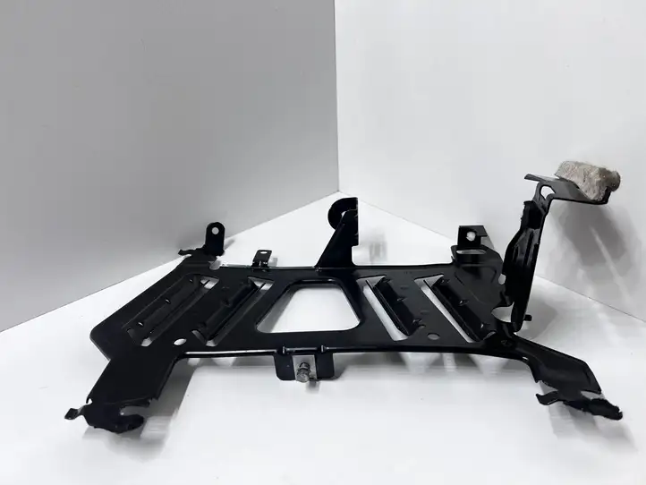 BMW 3 F30 F35 F31 (2012 - 2018) 23310110 Кронштейн усилителя звука — фото 4