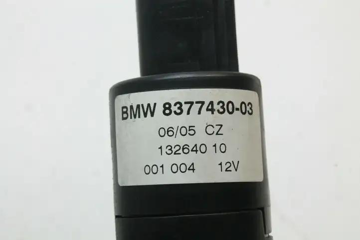 BMW 3 E90 E91 (2005 - 2012) 8377430 Насос омывателя фар — фото 3
