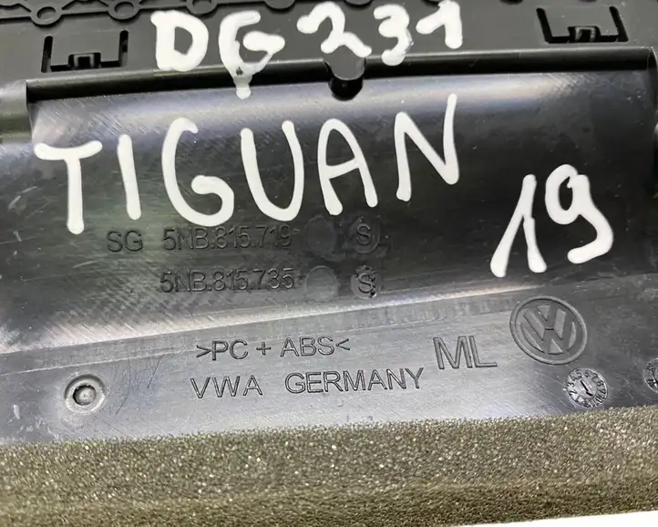 Volkswagen Tiguan (2016 - 2020) 5NB815735 Отделка внутренней панели салона — фото 7