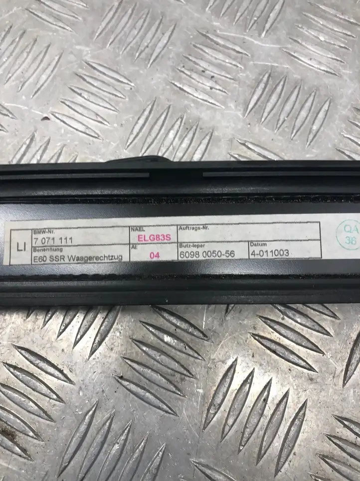 BMW 5 E60 E61 (2004 - 2010) 7071111 Солнцезащитная шторка заднего бокового окна — фото 4