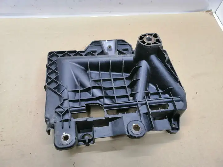 Volkswagen Polo V 6R (2009 - 2015) 6R0915331C Площадка аккумулятора — фото 3