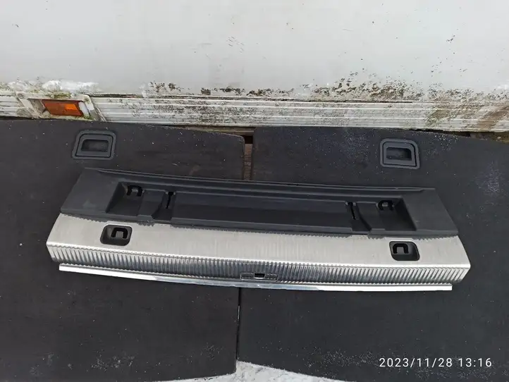 Audi Q3 8U (2011 - 2014) Отделка порога багажника — фото 1