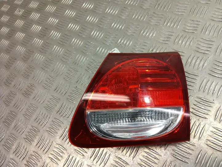 Lexus GS 300 350 430 450h (2004 - 2007) Задний фонарь в крышке багажника — фото 1